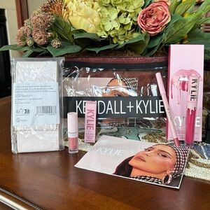 Brand New Kylie Jenner Set Matte Liquid Lipstick Liner Lip Kit Holder Makeup Bag